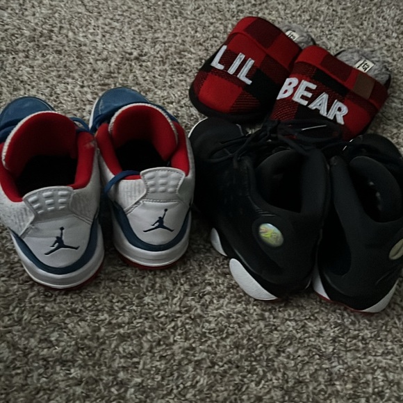 2 pairs of Jordans 1 pair of house slippers - Picture 4 of 4